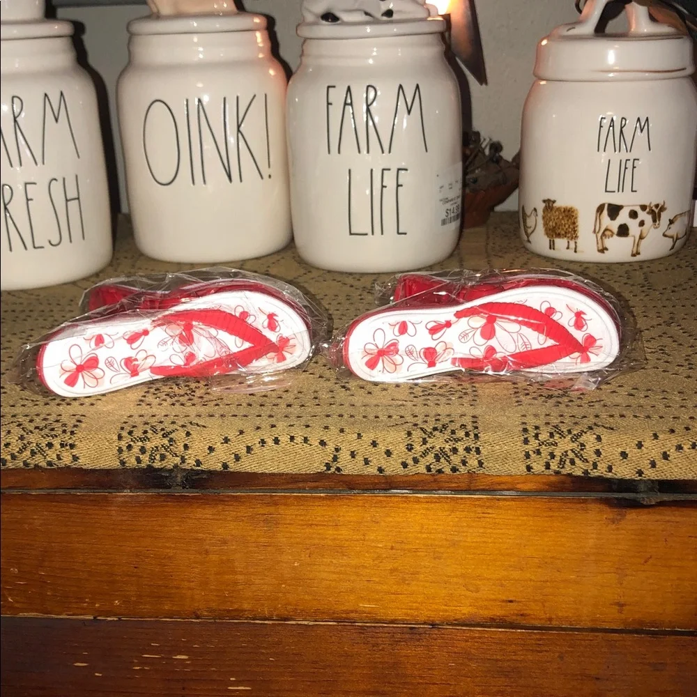 Red/Pink Flip Flop Shaped Beach Towel Clips Set of 2